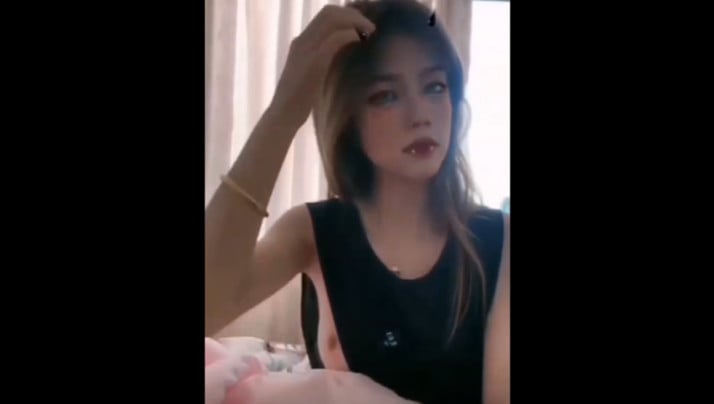 直播途中不小心走光露點..