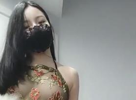 漂亮新人主播校花藍兔子0504一多自慰大秀跳起扇子舞無毛濕穴誘人.