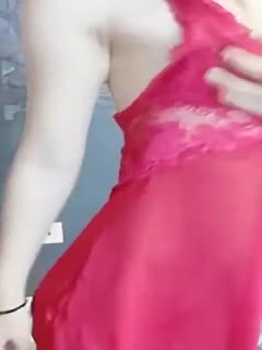 A camisola vermelha em V profundo da âncora de nível deusa Yanni é a tentação final