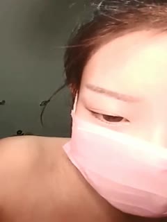 [在线中国]宅男女神么么哒不知道被哪个鸡巴把肚子搞大了，挺着个大肚子和狼友互动