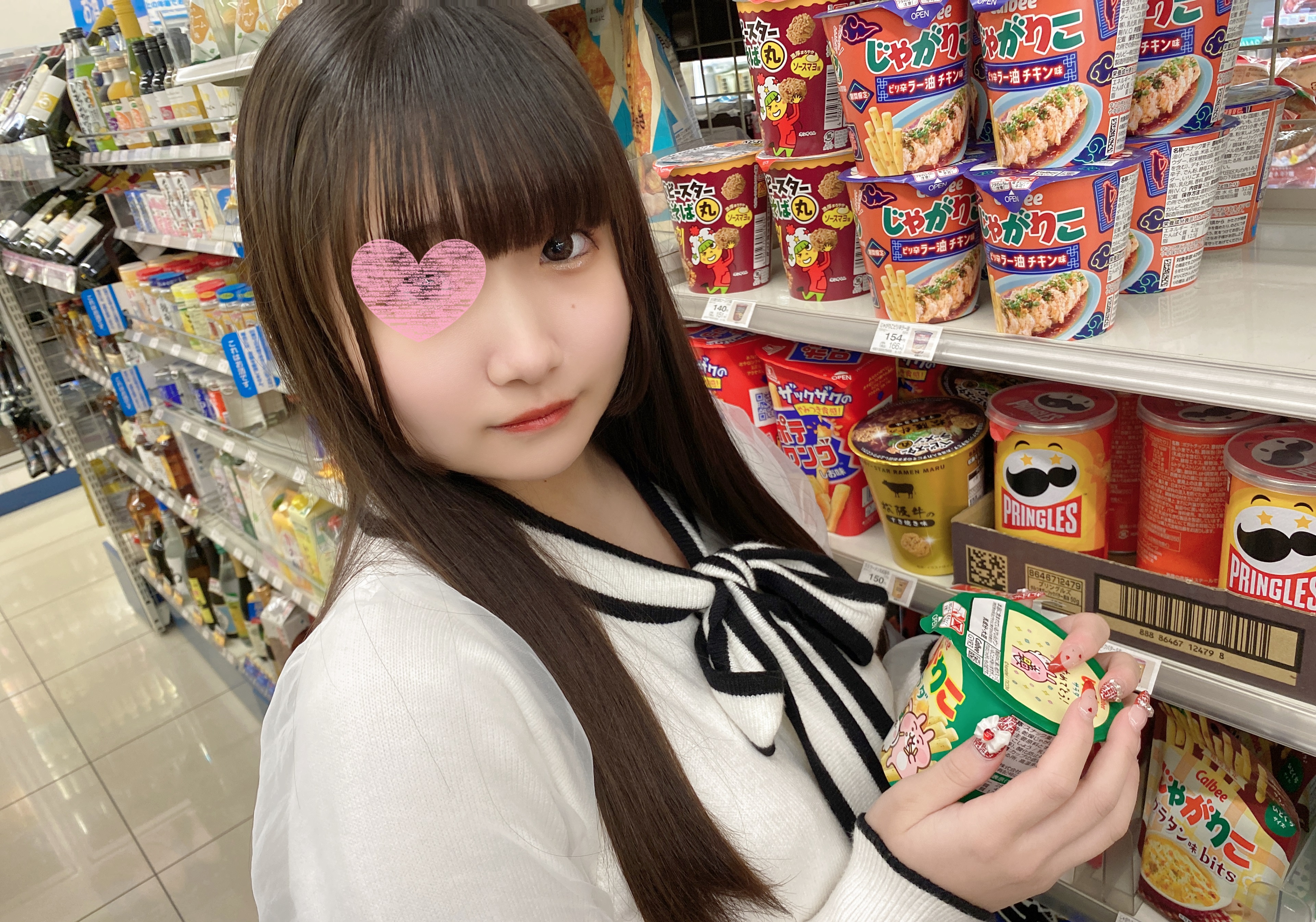 FC2-3270070 まだ幼さの残る、黒髪清楚系18歳。夢のAV撮影、初めての中出し～cd3