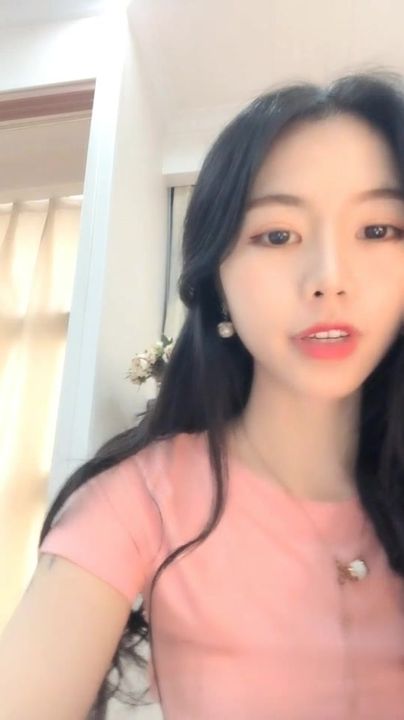 高颜值美女丑曦抖臀诱惑收费秀 苗条身材翘着屁股摇摆非常诱人近距离特写bb 很是诱惑不要错过