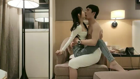 Cô gái trẻ 19 tuổi, chạm vào và tán tỉnh nhau, ngồi xổm và quan hệ tình dục bằng miệng, cưỡi và quan hệ tình dục mạnh mẽ, bắt cô ấy gọi bố, âm thanh và hình ảnh không đồng bộ