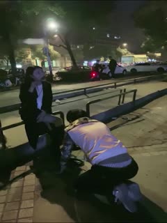 [Прогулка с собакой в ​​центре города] Прохожие были ошеломлены и хвалили его за то, что он такой классный (полная версия)