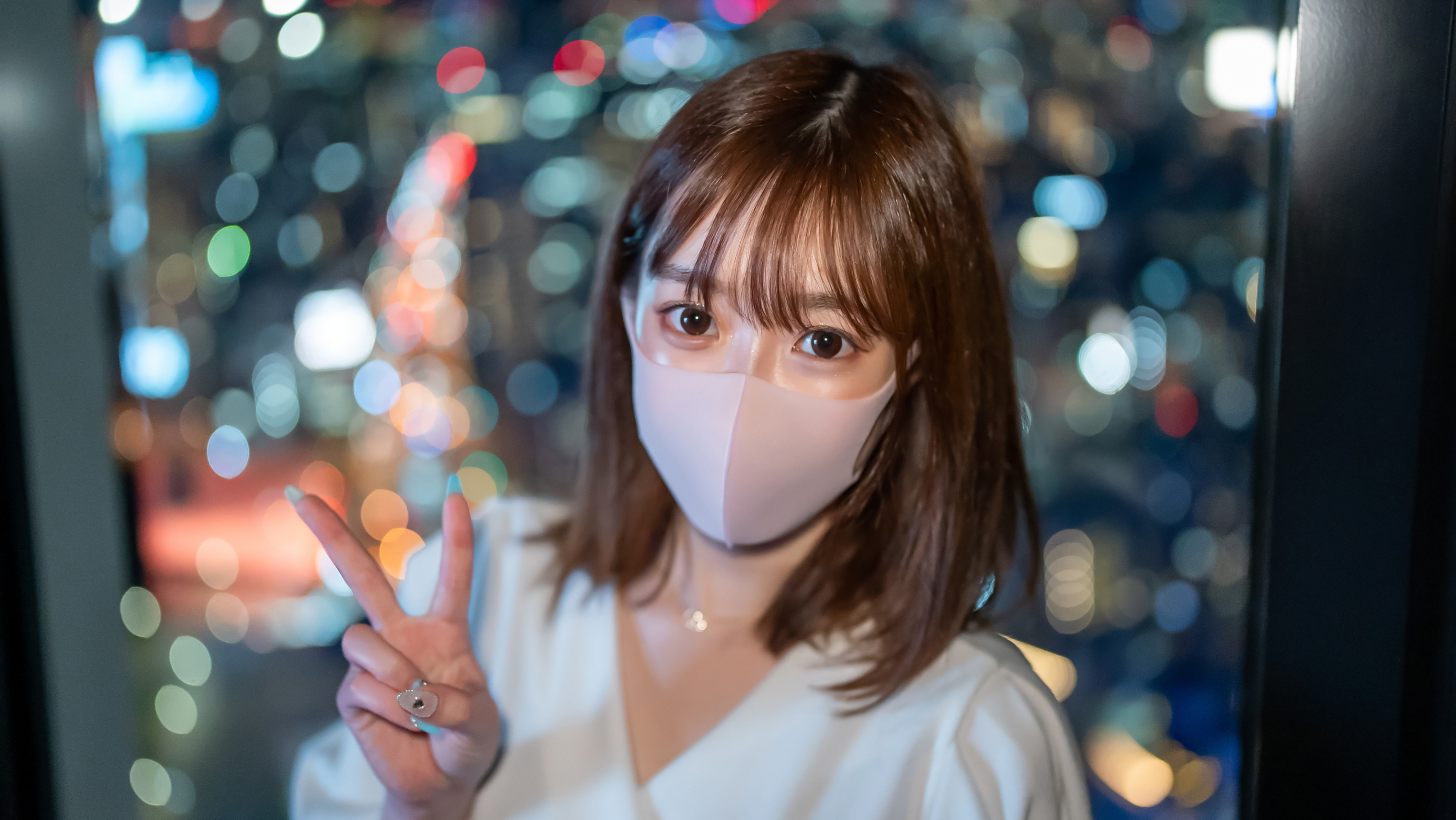 初登場！ ！映画風！美意識の高い清純派美女と美尻巨乳の美人社員が仕事帰りに展望台でデート…頼まれても断れない独特のごっくん口説きを駆使！