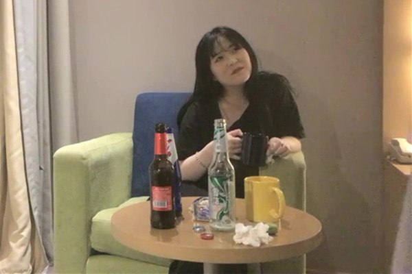 Make an appointment with a good girl in the password room. You can make an appointment with a different good girl every day. Forcibly touch the girl's lower body and the girl keeps shouting that it's not okay. Fuck failed
