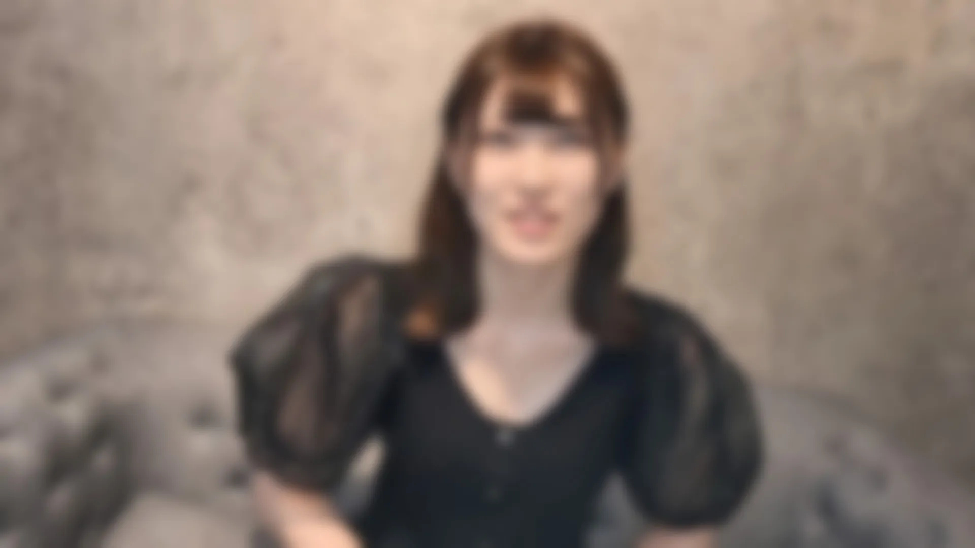 身材苗条、毛茸茸的二十一岁女大学生。课程结束时，她立即口交并射精。 !