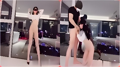 긴 다리를 가진 여신 비비안이 완벽한 신체비율로 섹시한 패턴의 고기 스타킹을 맞춤 제작하고 묶고 정액을 짜냈습니다.