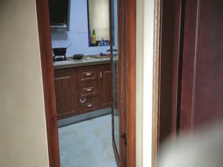 厨房正在做饭被突然扒光扶着墙就干