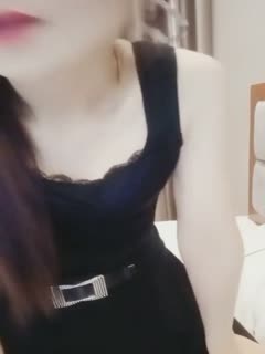 Parece que a atriz de Hong Kong Wan Yiwen, uma bela jovem, pediu comida para viagem no hotel, ficou com o tímido garoto de comida para viagem da Meituan e teve um diálogo interessante 1