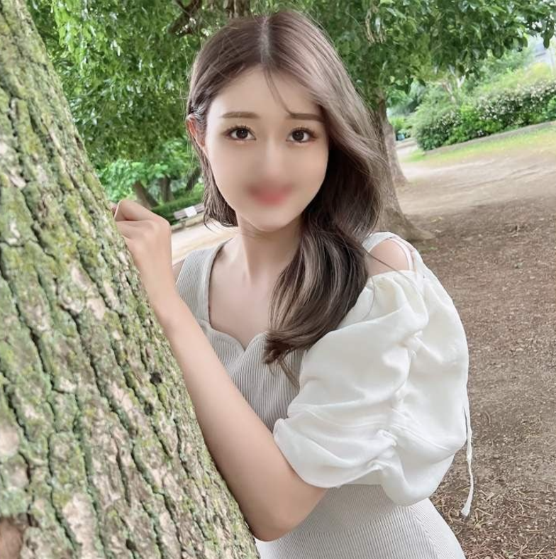 露出你的真面目！一位在严格的家庭中长大、就读于著名女子大学的优雅美丽大小姐，爱情经验很少！ ！淫秽的记忆再次浮现在她脑海中，她寻求着日常生活中无法体验到的刺激，她无法掩饰自己对这具淫秽身体的原始中出性爱的渴望！
