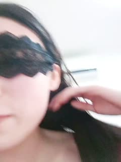 Das beste Mädchen mit schönen Brüsten und heller Haut! Sexkumpel mit großem Schwanz fickt zu Hause! Sexy roter Tanga, aktive Reitposition, haarlose Muschi