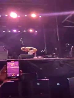 [Weibo Hotspot - Uncensored Resources] American rock band "Brass against" urinated on fans during performance! Exclusive uncensored resources released