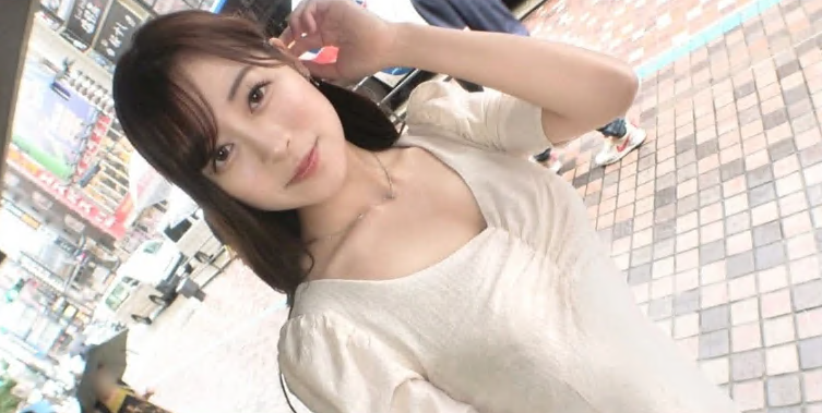 200GANA-3005 认真的软核，第一次拍摄。 2021「我已经两年没有男朋友了…」在新宿泡妞的服饰店店员性压抑！她那纤细的身躯诚实地回应着……从她那美丽的脸庞上很难想象她在进行令人作呕的口交时流着口水，真是太色情了！