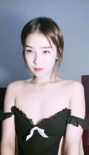 흰 피부 짧은 머리 앵커 김태연이 메이드복을 입고 자위행위를 한다!!