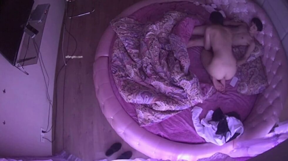 فندق عائلي بكاميرا 360 درجة، سرير دائري ممتع، تصوير عفوي لعاهرة في الشارع أعادت العديد من العاهرات المختلفات إلى العمل في مجال الدعارة