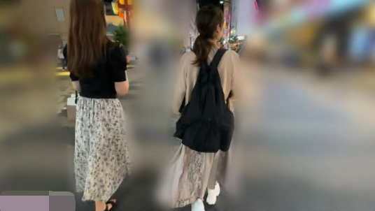 当我和闺蜜在酒店吃完晚饭后休息时错过了最后一班火车