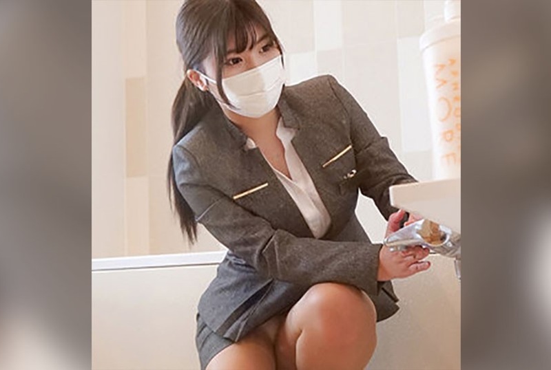 SPAY-558 酒店的服務生，在進入房間整理時，被兩個男人給侵犯了。 素人
