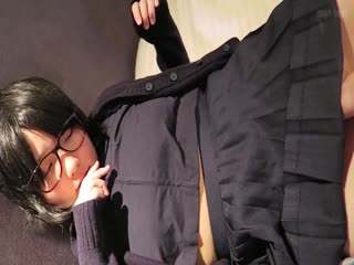 制服微豐滿援Y交眼鏡學生妹,肥鮑艹起來就是不一樣