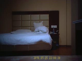 高顏值性感女神級美女酒店兼職援交時碰到位不帶套想硬操的客人,美女寧死不屈後來被男的使勁用力爆操.國語!