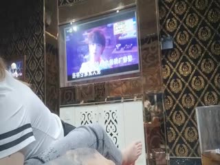 花臂小伙看上會所美女技師單獨約到酒店干炮