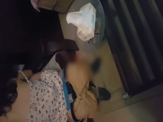 老公加班久未歸 一回來嬌妻饑渴撲倒騎坐雞巴上扭動起來