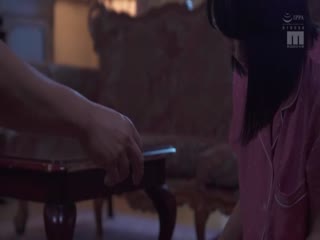為了保護體弱多病的姐姐不受養父欺負 微乳美少女成了女僕 永瀨唯