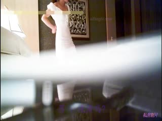 洗浴會所按摩認識的氣質漂亮美女技師~私下高價單約到酒店啪啪~抱著屁股乾的呻吟浪叫直求饒~還在繼續干.國語!