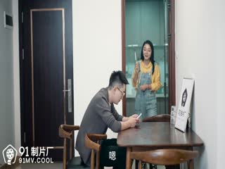 今天把小騷妹帶回家，換上開檔絲襪直接開干，表情真淫蕩