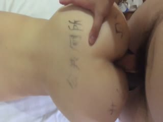高學歷眼鏡學妹外表清純內心淫蕩奶子夠大小蠻腰大屁股呻吟嬌嫩無毛一線饅頭逼啪啪啪內射對白淫蕩