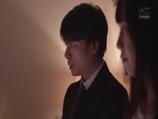 IPX-487 仆の戀人が家で待ってるのに、終電を逃がしドジだけど可愛い部下の女子社員の家に泊まる流れに…ノーパンノーブラ 部屋著に興奮した絶倫のボクは一晩中ヤりまくった