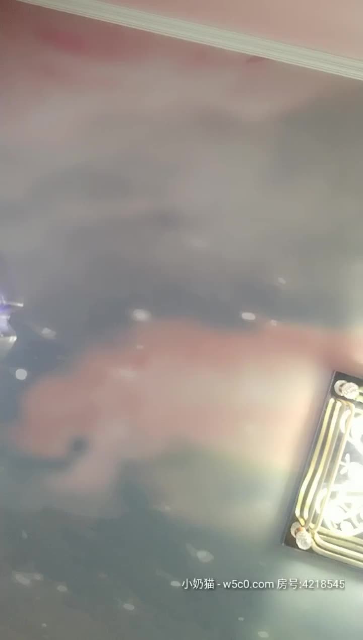 高顏值風騷御姐鏡頭前的風騷誘惑，奶子翹挺皮膚白皙會呼吸的逼逼看著水好多真刺激，呻吟可射精彩不要錯過2_HD
