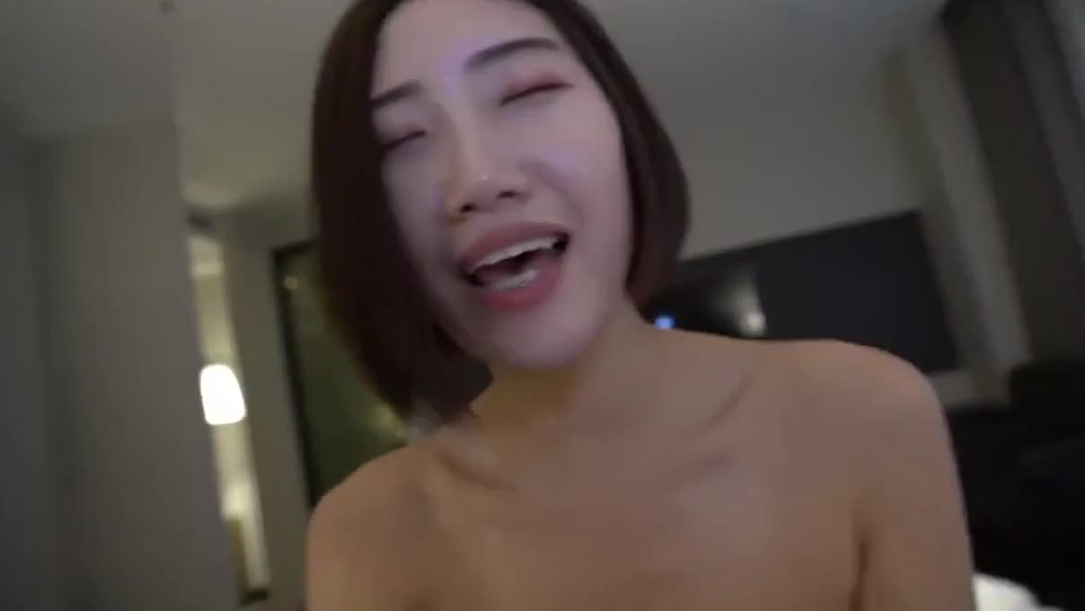 聖誕驚喜鮑伯可愛黎兒的房間性愛服務_HD