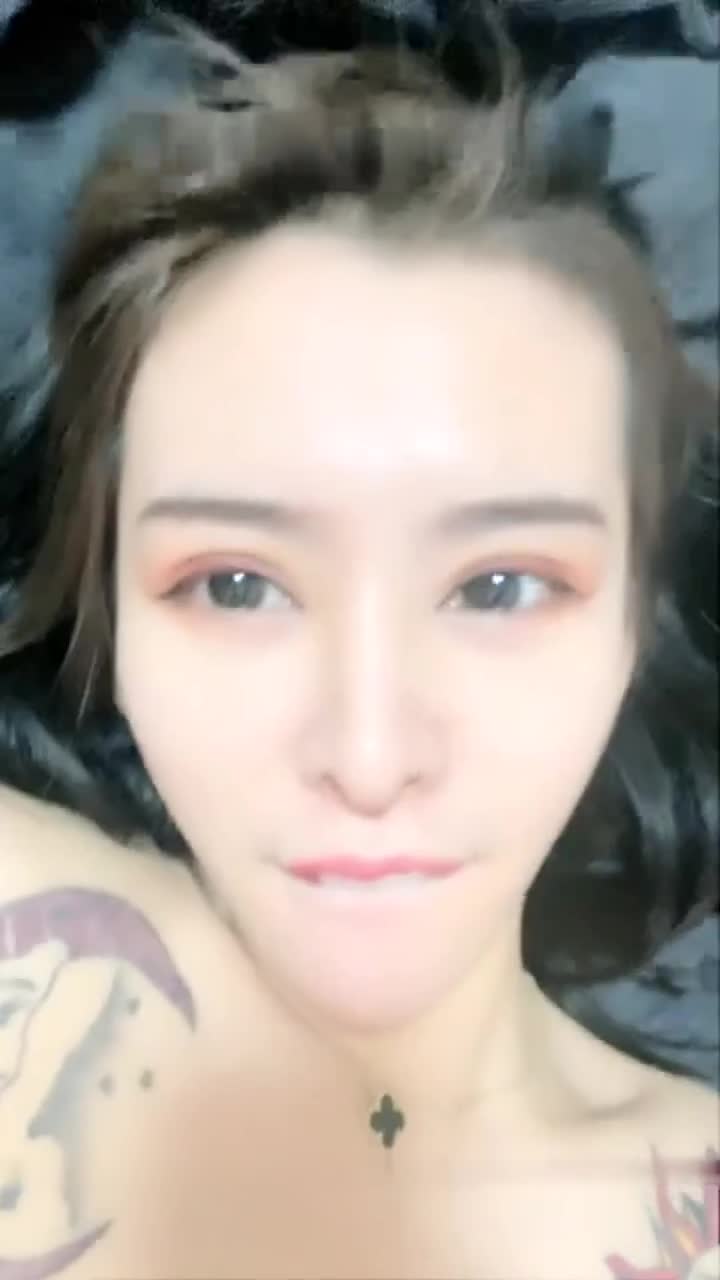 高顏值紅唇苗條妹子露逼自慰第二部 撩起衣服露奶露逼掰開近距離特寫 很是誘惑喜歡不要錯過_HD