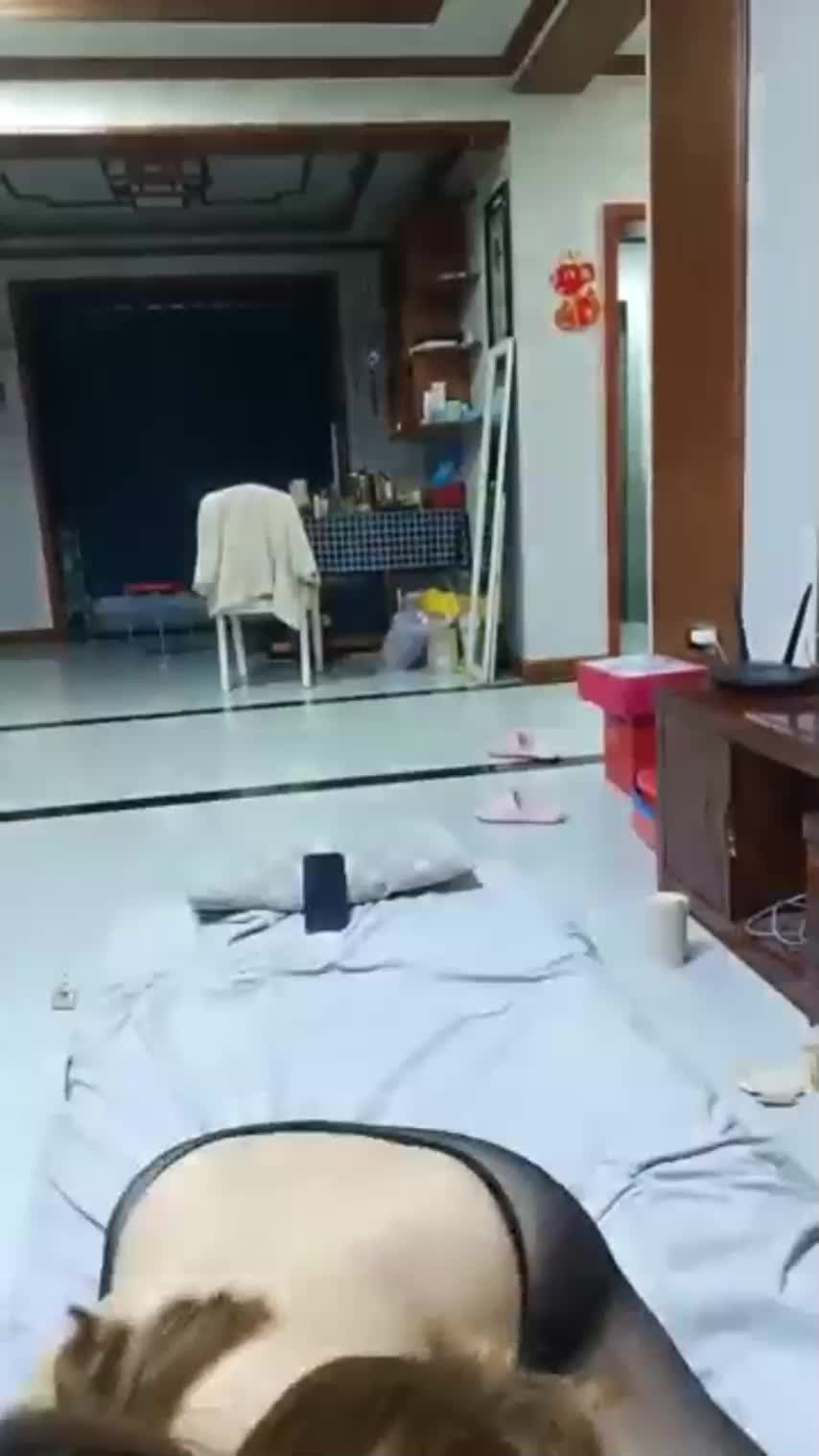 淫蕩制服清純小騷妹和男友在客廳裡面做愛，「有沒有想看爆菊花」對白特別淫蕩1_HD