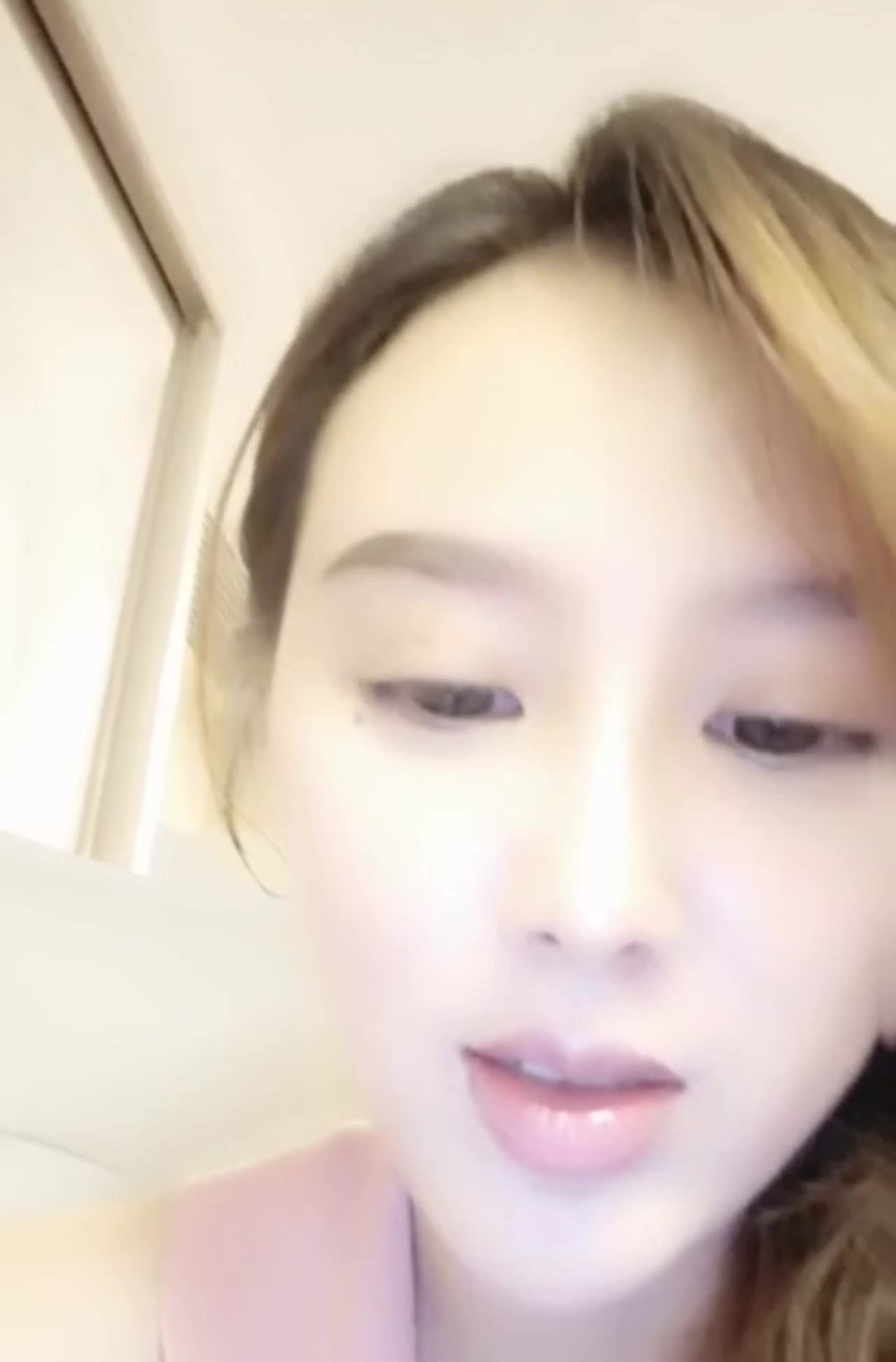高顏值完美身材美艷妹子，直播自慰高潮噴水，超騷的叫聲誰受得了啊！