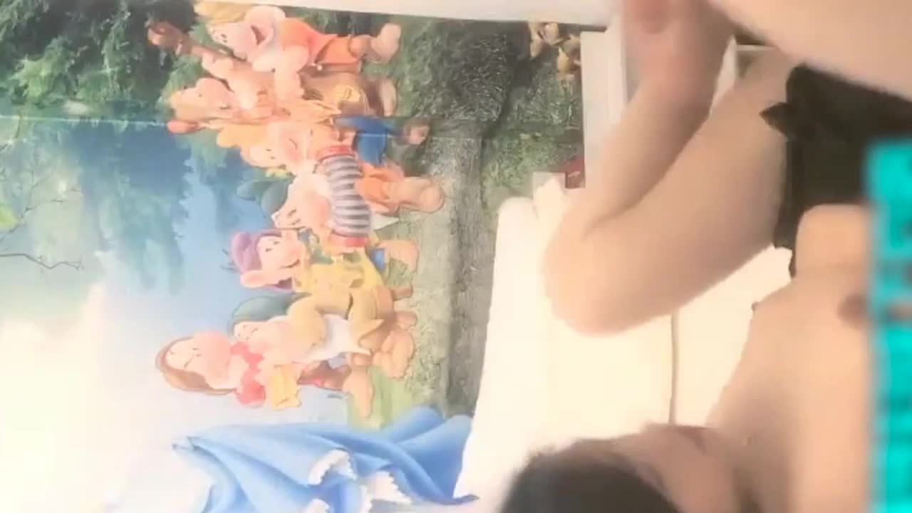 高顏值妹子開檔絲襪和炮友啪啪