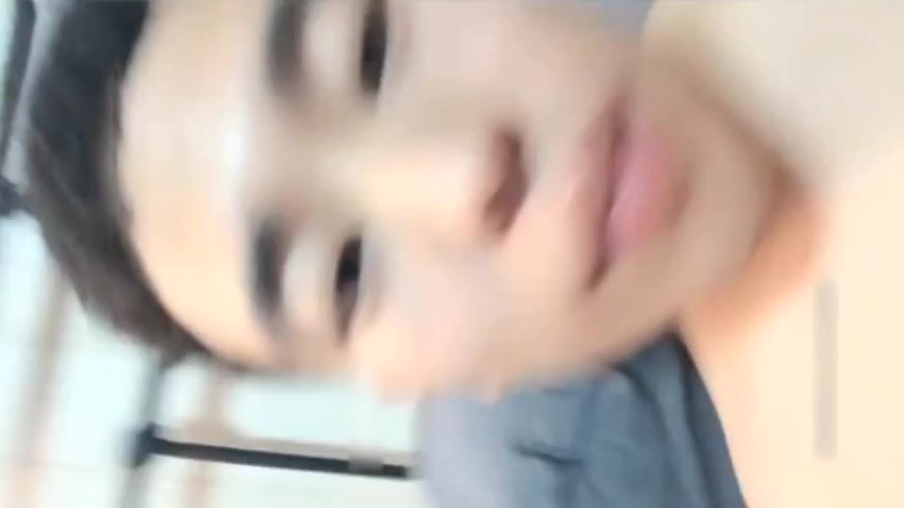 爸爸頂到我的小子宮