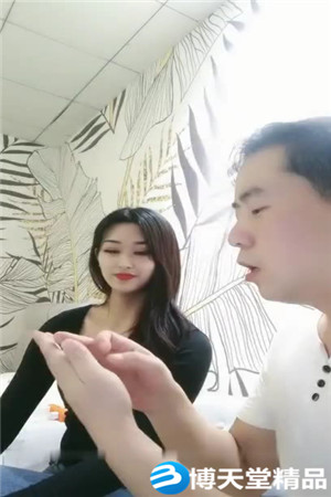 [國產劇情]178CM女神級翹臀長腿大美女見客人在直播扭動翹臀配合,見男的把直播關了才脫光衣服啪啪