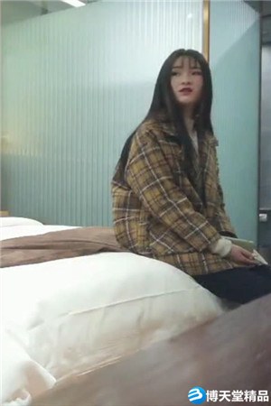 高顏值在校美女兼職次數不多略顯靦腆抱起來狠肏