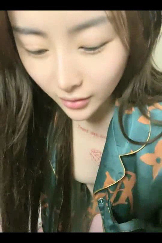[國產劇情]妹子好清純長得筷子般的美腿
