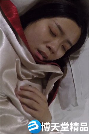 [國產劇情]剛失戀心情不好的巨乳妹子灌醉不醒人事帶到賓館啪啪