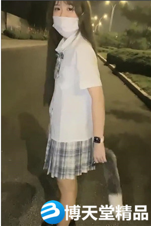 [國產劇情]JK裝馬路上露出後備箱自慰帶項圈跪地爬行