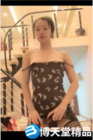 [國產劇情]00後酒吧女性感美乳萌妹黑絲誘惑翹起圓潤大屁股口交後入抽插