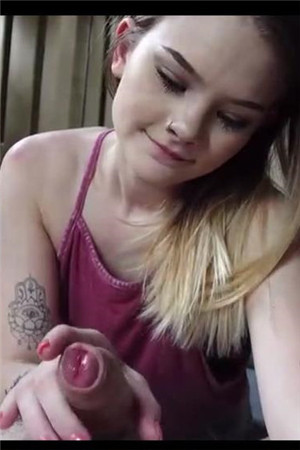 Dani_Lynn-火辣激情夜_(美鮑，美腿)