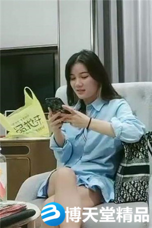 [國產劇情]笑起來甜美藍衣妹，穿上JK裝大屌摸硬騎坐