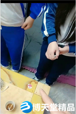[國產劇情]學生妹為了還貸出來賣初夜有露臉 身材非常正點一個接一個輪流著干