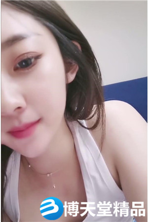 [國產劇情]聲音超好聽清純美女小姐姐獨自在家自慰，拿出道具假屌乳交