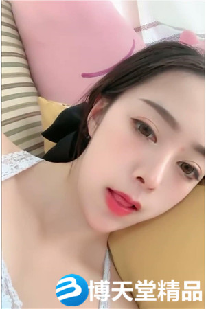 [國產劇情]剛下海氣質型美女還放不開，撩起睡衣揉捏粉嫩奶子