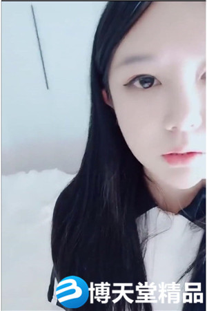 [國產劇情]清純系00後嫩妹頂級一線天白虎美穴，撩起衣服揉捏白嫩奶子，特寫逼逼真無毛一條線